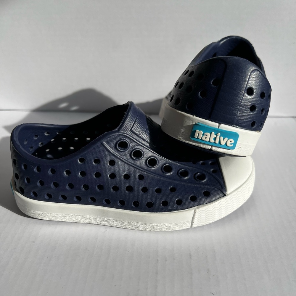 Native Kids Water Shoes in Dark Blue and White